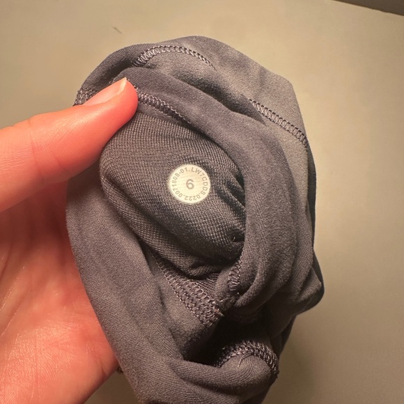 like new lululemon align shorts ~ size 6 ~ 7-inch ~ black camo - Picture 4 of 5